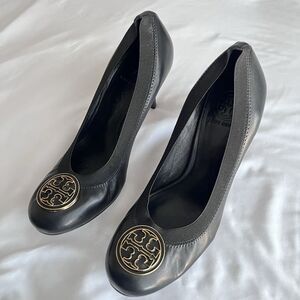 Tory Burch CAROLINE Black Leather Classic Pumps Sz 8.5 M Round Toe Heels